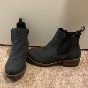 Maurices black chunky booties